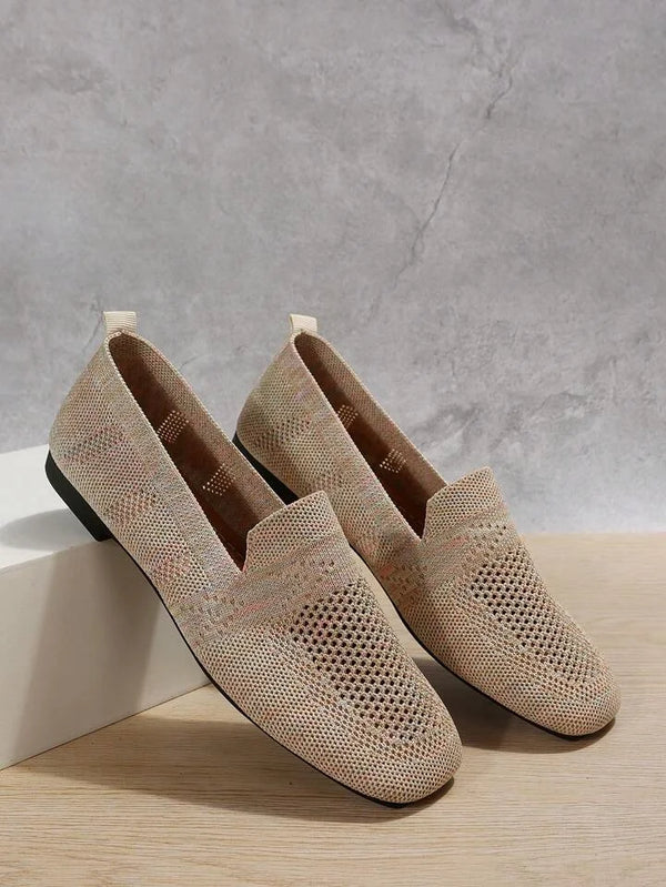 Komfortable, stilvolle orthopädische Damenschuhe in Beige; rutschfestes Design mit robusten Materialien für beste Fußgesundhe