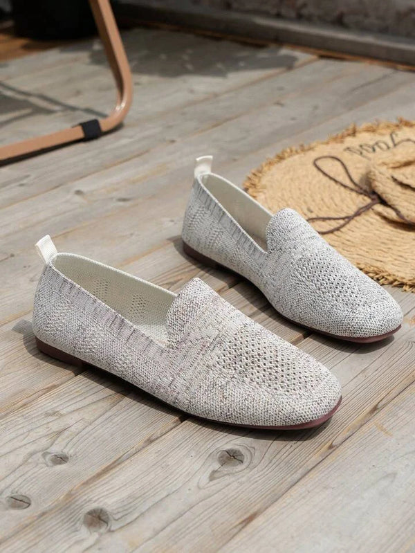 Komfortable, stilvolle orthopädische Damenschuhe in Beige; rutschfestes Design mit robusten Materialien für beste Fußgesundhe