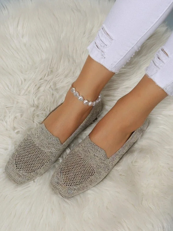 Komfortable, stilvolle orthopädische Damenschuhe in Beige; rutschfestes Design mit robusten Materialien für beste Fußgesundhe