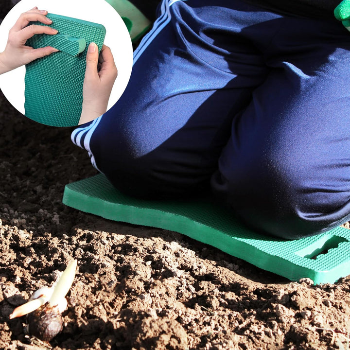 "Komfortables, rutschfestes Garten-Kniepolster in Hellblau für ergonomisches Arbeiten auf harten Oberflächen, ideal zum Pflan