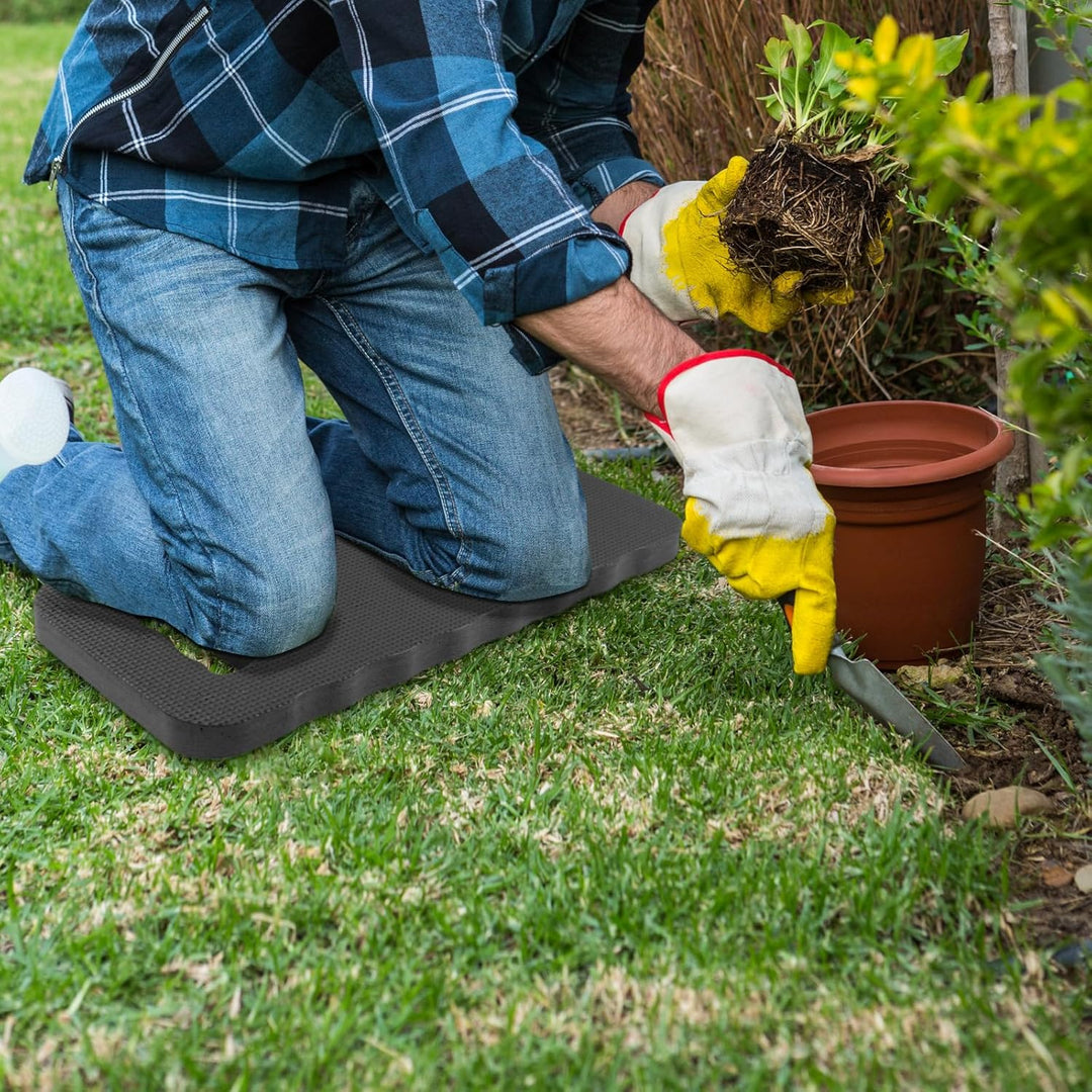 "Komfortables, rutschfestes Garten-Kniepolster in Hellblau für ergonomisches Arbeiten auf harten Oberflächen, ideal zum Pflan