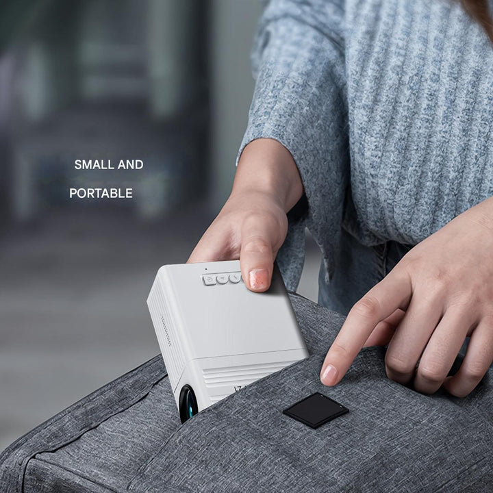 "Kompakter Mini-Projektor mit 3000 Lumen Helligkeit, ideal für Heimkino und Präsentationen, in schlankem Design."