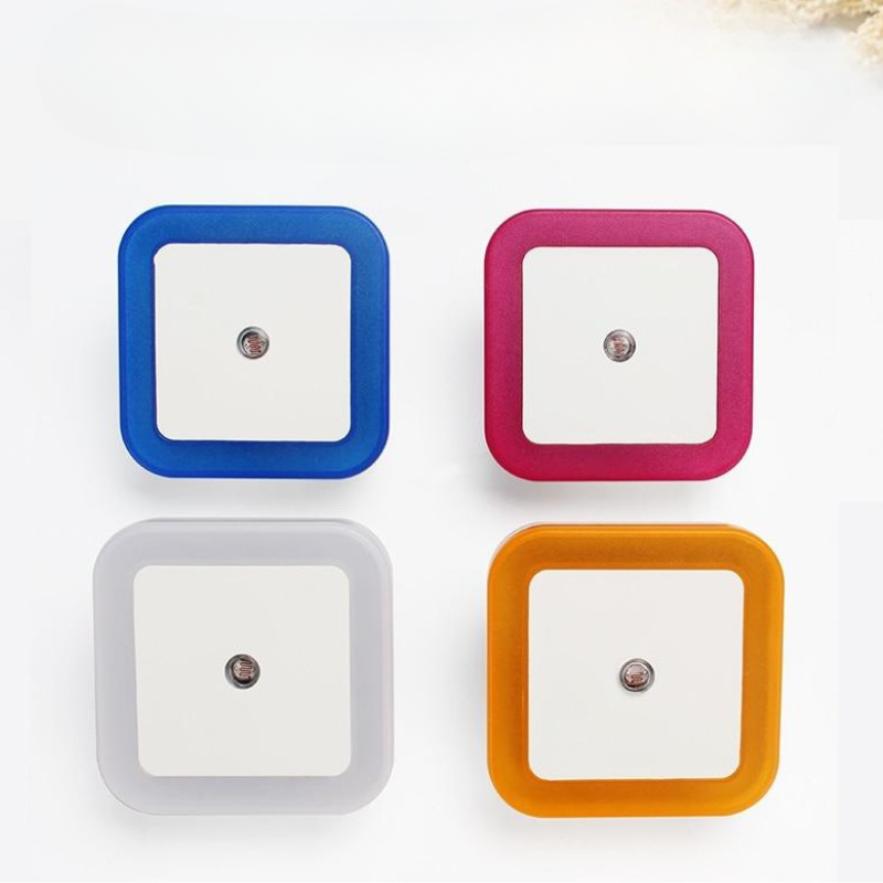 Kompaktes, elegantes Nachtlicht mit Sensor und dreifacher Helligkeit, ideal für platzsparende moderne Inneneinrichtung.