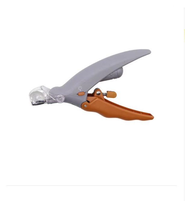 Krallenschneider mit LED-Licht und Vergrößerungsglas für präzise Haustierpflege, Edelstahlklingen, ergonomisches Design.