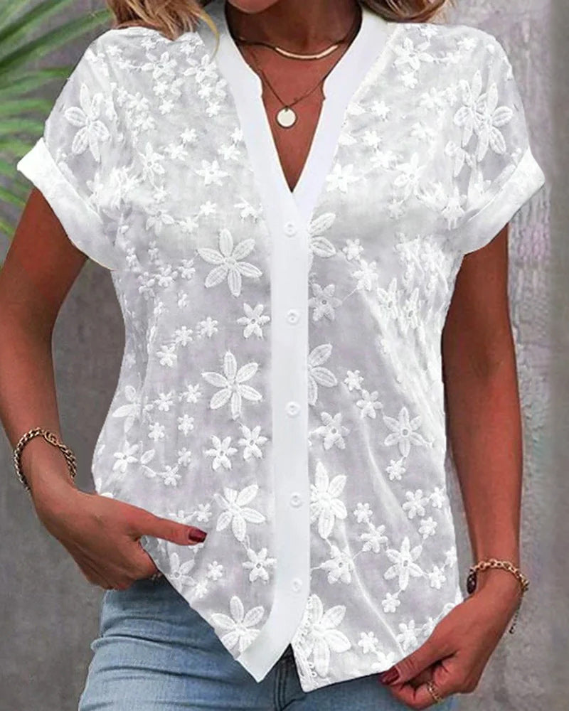 Kurzärmlige Blumenbluse mit V-Ausschnitt, lebendiges Blumendesign, 100% Polyester, perfekt für Frühling und Sommer.