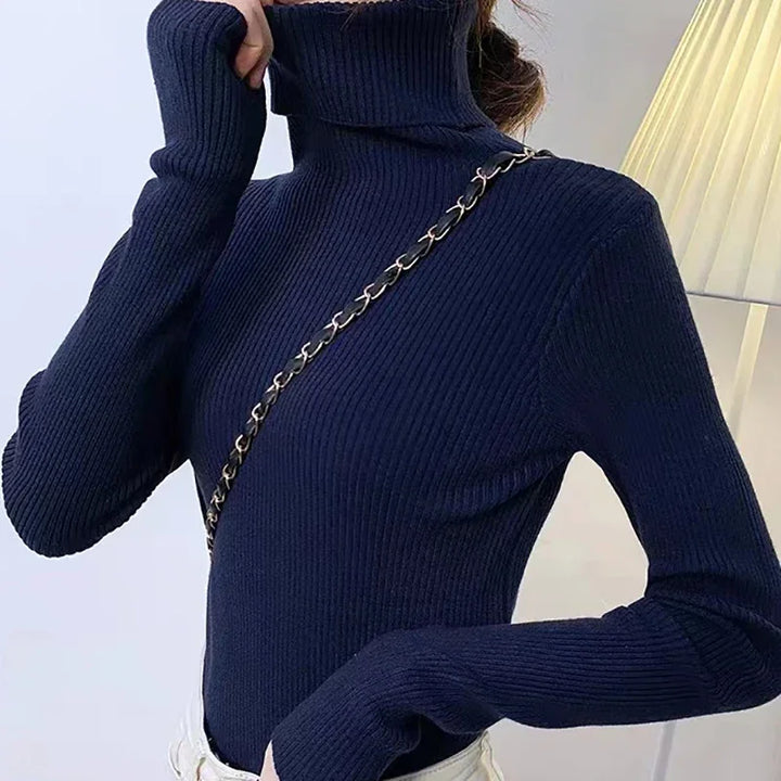 "Kuscheliger Damen Rollkragenpullover in Beige, elegant, ideal für Herbst/Winter, vielseitig kombinierbar für kalte Tage."