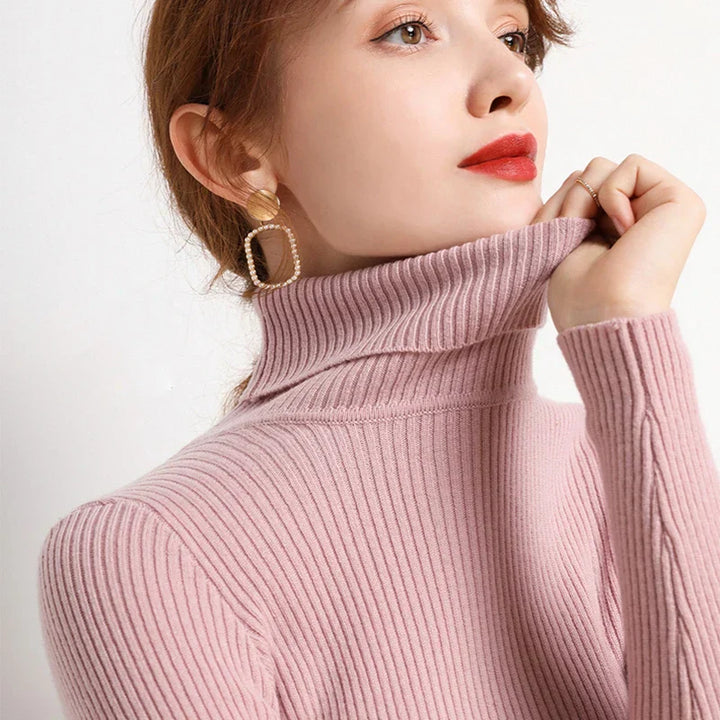 "Kuscheliger Damen Rollkragenpullover in Beige, elegant, ideal für Herbst/Winter, vielseitig kombinierbar für kalte Tage."