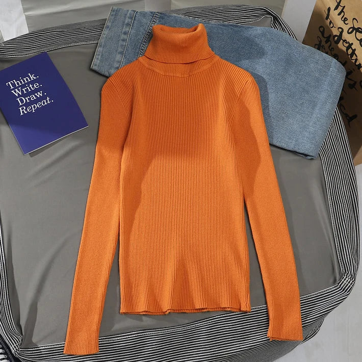 "Kuscheliger Damen Rollkragenpullover in Beige, elegant, ideal für Herbst/Winter, vielseitig kombinierbar für kalte Tage."
