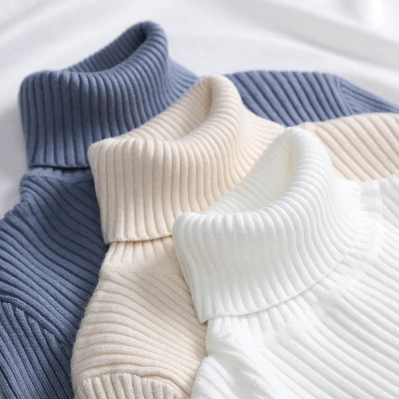 "Kuscheliger Damen Rollkragenpullover in Beige, elegant, ideal für Herbst/Winter, vielseitig kombinierbar für kalte Tage."