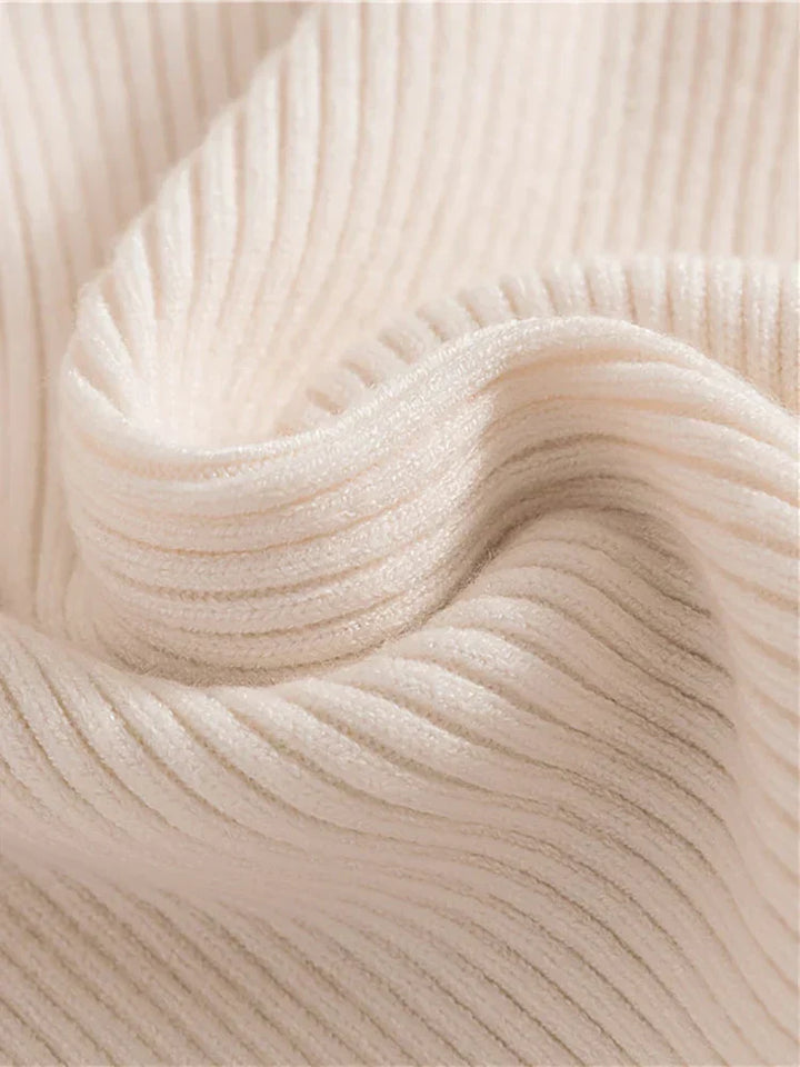 "Kuscheliger Damen Rollkragenpullover in Beige, elegant, ideal für Herbst/Winter, vielseitig kombinierbar für kalte Tage."
