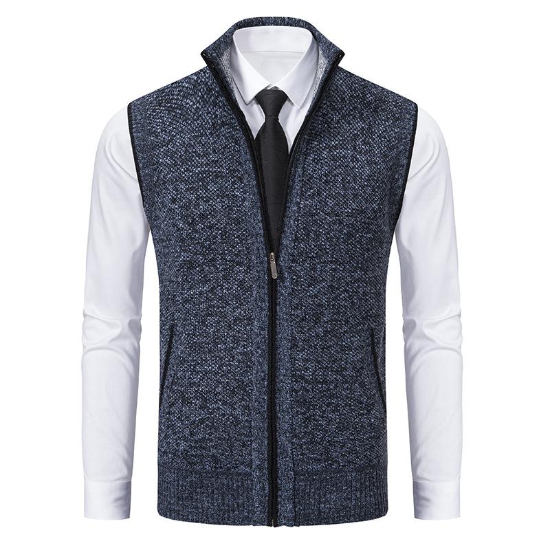 "Kuscheliger Fleece Strickpullover für Herren, grau meliert, atmungsaktiv, ideal für kalte Tage und stilvolle Eleganz."