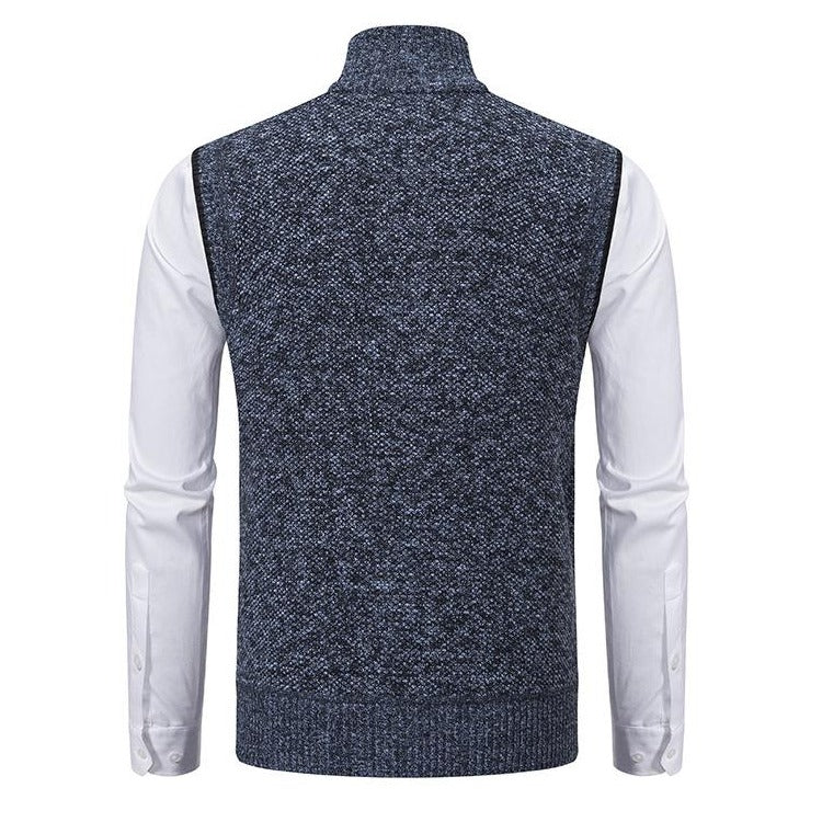 "Kuscheliger Fleece Strickpullover für Herren, grau meliert, atmungsaktiv, ideal für kalte Tage und stilvolle Eleganz."