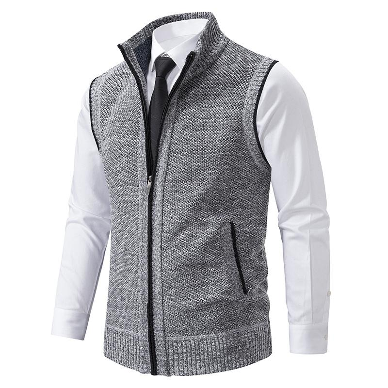 "Kuscheliger Fleece Strickpullover für Herren, grau meliert, atmungsaktiv, ideal für kalte Tage und stilvolle Eleganz."