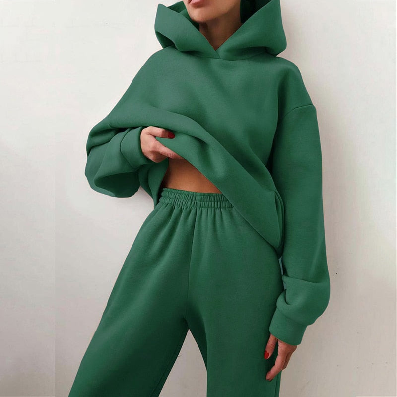 "Kuscheliges Jogging-Set für Damen, gemütlicher Zweiteiler in zeitlosem Design, ideal für Freizeit und Entspannung"
