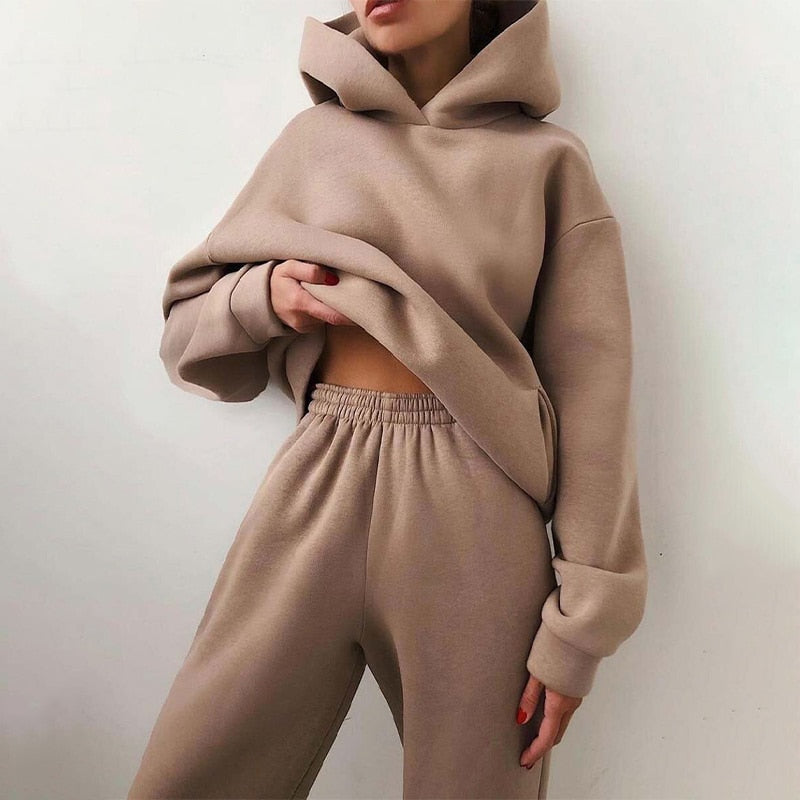 "Kuscheliges Jogging-Set für Damen, gemütlicher Zweiteiler in zeitlosem Design, ideal für Freizeit und Entspannung"