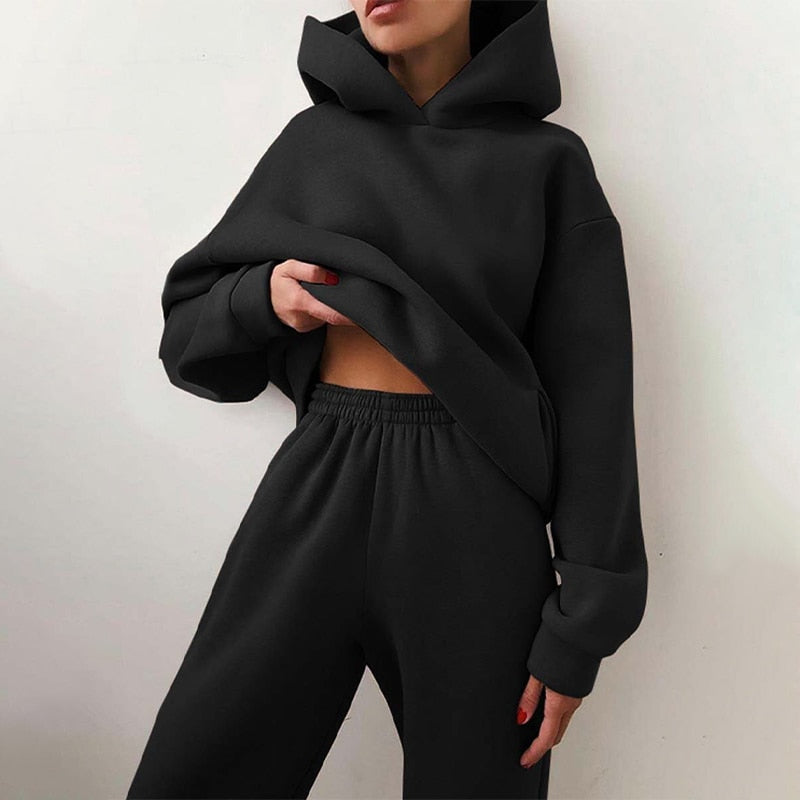 "Kuscheliges Jogging-Set für Damen, gemütlicher Zweiteiler in zeitlosem Design, ideal für Freizeit und Entspannung"