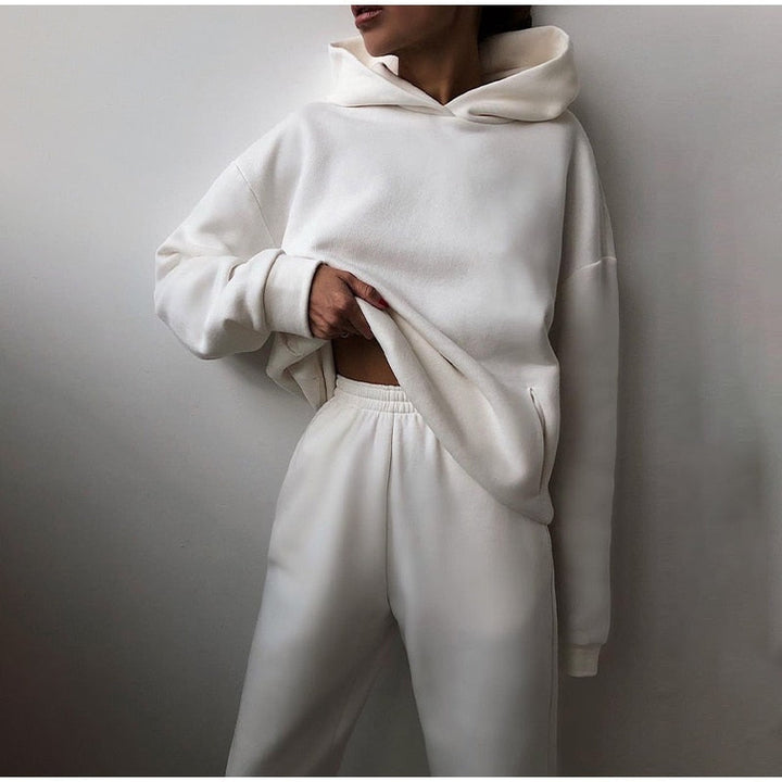"Kuscheliges Jogging-Set für Damen, gemütlicher Zweiteiler in zeitlosem Design, ideal für Freizeit und Entspannung"