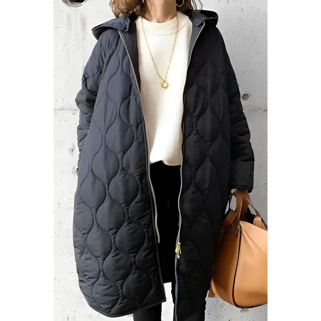 Lange Damen-Steppjacke mit Reißverschluss, elegantes Design, modische Silhouette, ideal für kalte Tage.