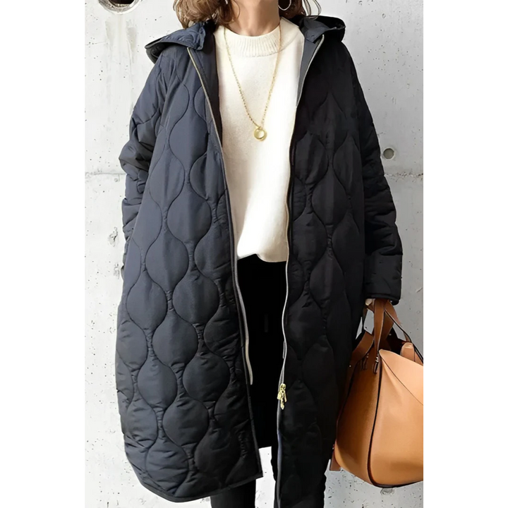 Lange Damen-Steppjacke mit Reißverschluss, elegantes Design, modische Silhouette, ideal für kalte Tage.