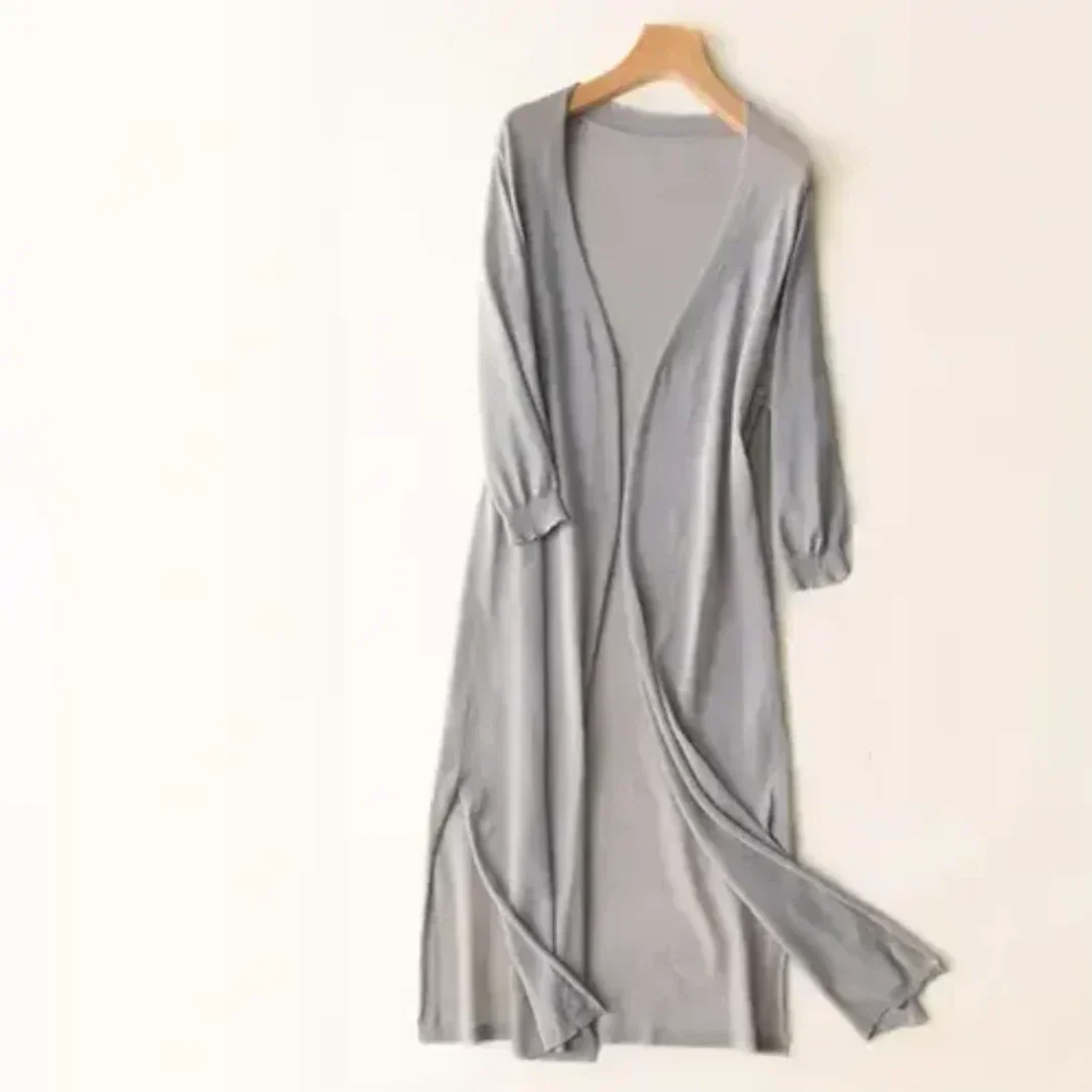 "Lange Damen Strickjacke, fließender Schnitt, weiches Material, ideal für Büro und Freizeit, Vorderansicht"
