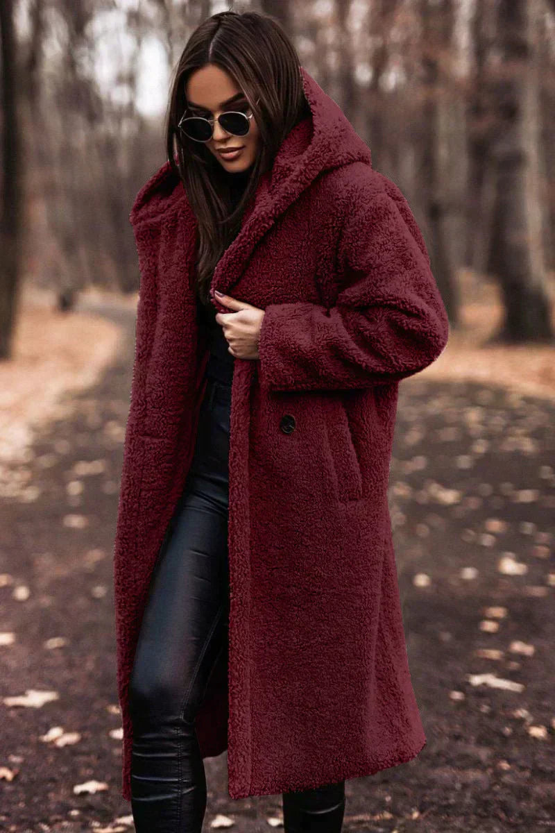 Langer Damen-Teddymantel, flauschig, warm und stilvoll, plüschiges Material, extra Länge, entspannte Passform, winterlich.