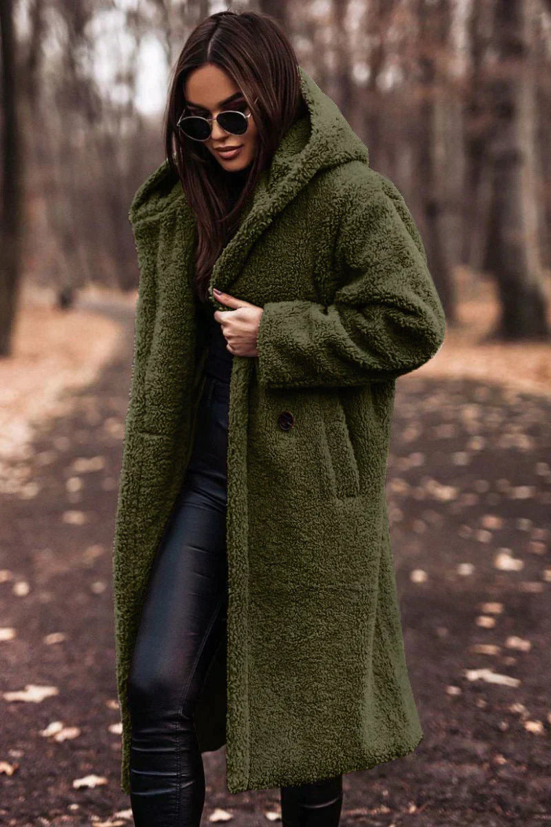 Langer Damen-Teddymantel, flauschig, warm und stilvoll, plüschiges Material, extra Länge, entspannte Passform, winterlich.