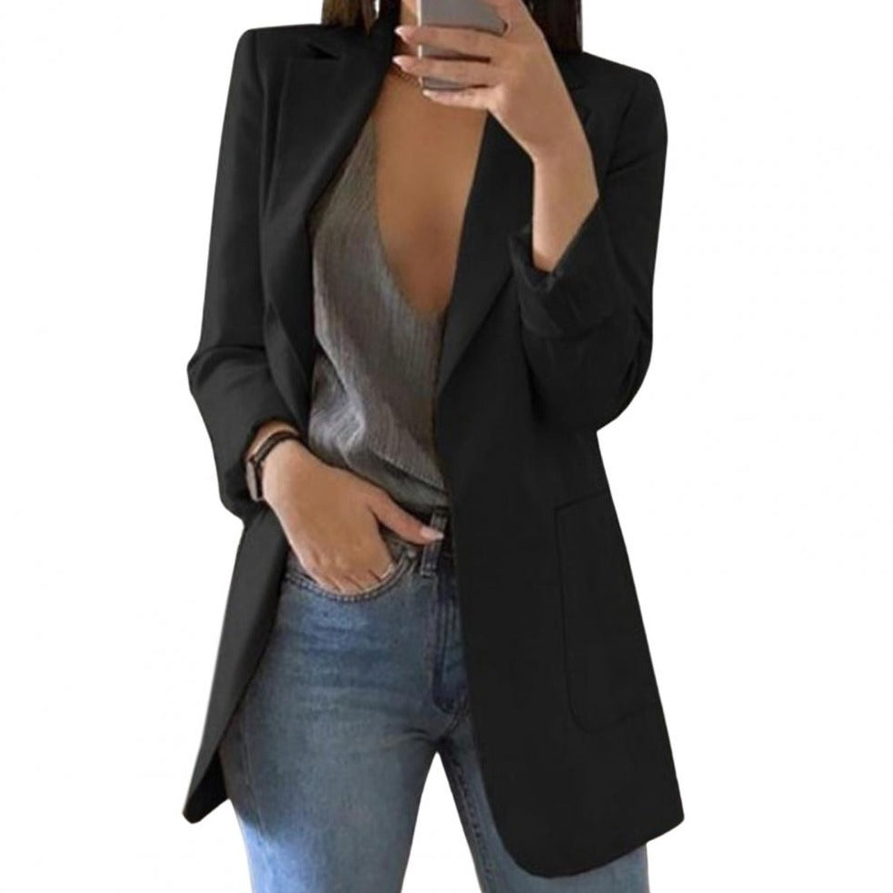Langer Damenblazer mit eleganter offener Front und langen Ärmeln, gefertigt aus luxuriösem, hochwertigem Material.