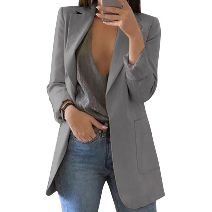 Langer Damenblazer mit eleganter offener Front und langen Ärmeln, gefertigt aus luxuriösem, hochwertigem Material.