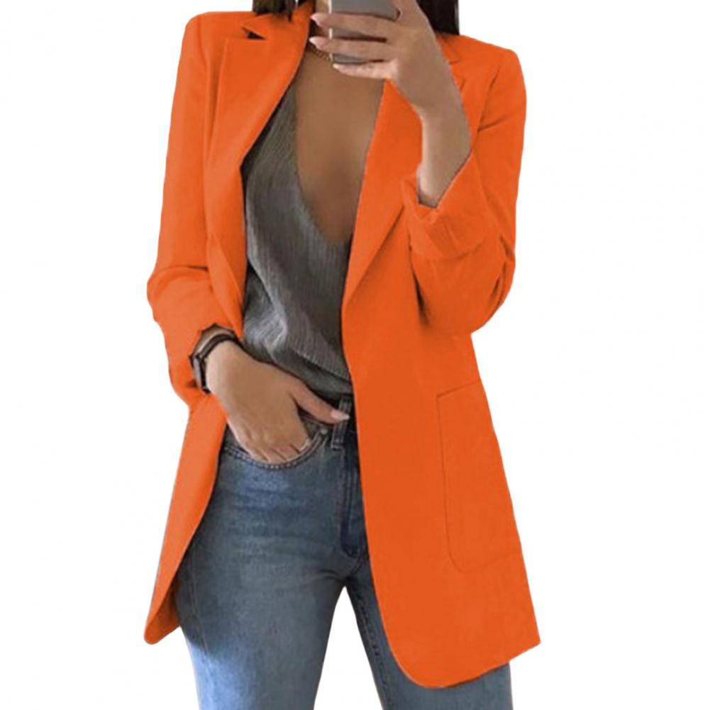 Langer Damenblazer mit eleganter offener Front und langen Ärmeln, gefertigt aus luxuriösem, hochwertigem Material.