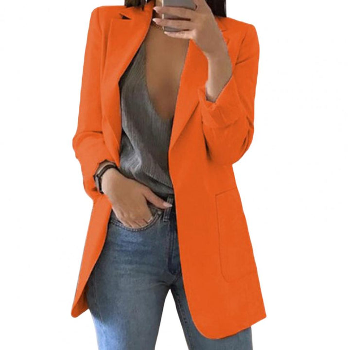 Langer Damenblazer mit eleganter offener Front und langen Ärmeln, gefertigt aus luxuriösem, hochwertigem Material.