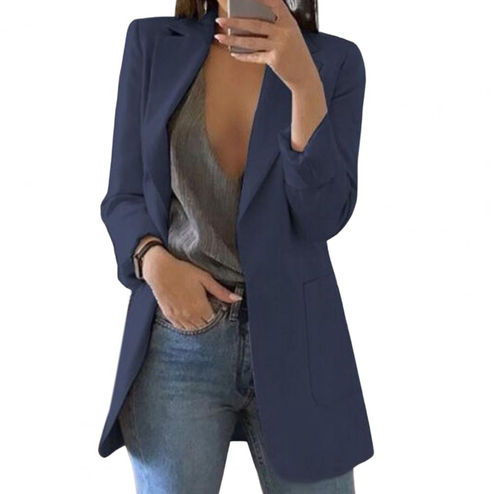 Langer Damenblazer mit eleganter offener Front und langen Ärmeln, gefertigt aus luxuriösem, hochwertigem Material.
