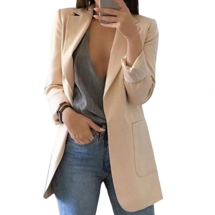 Langer Damenblazer mit eleganter offener Front und langen Ärmeln, gefertigt aus luxuriösem, hochwertigem Material.