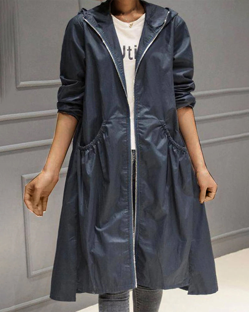Langer, wasserfester Damen-Trenchcoat mit Kapuze, unifarben, ideal für Herbst/Winter, elegant und funktional.