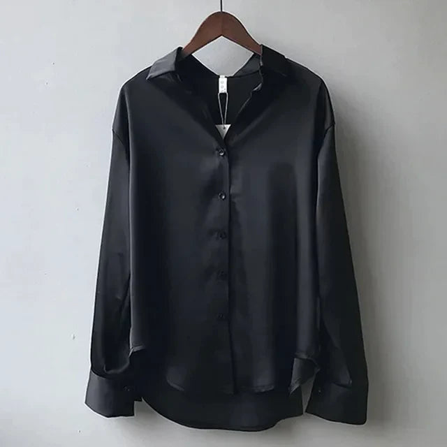 "Lässige elegante Damenbluse mit weichem Stoff und subtilem Glanz, ideal für Büro und Alltag."