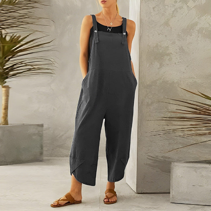 "Lässige Sommer-Latzhose Damen aus Baumwolle, blau, verstellbare Träger, sommerlicher Freizeitlook, bequem und stilvoll."
