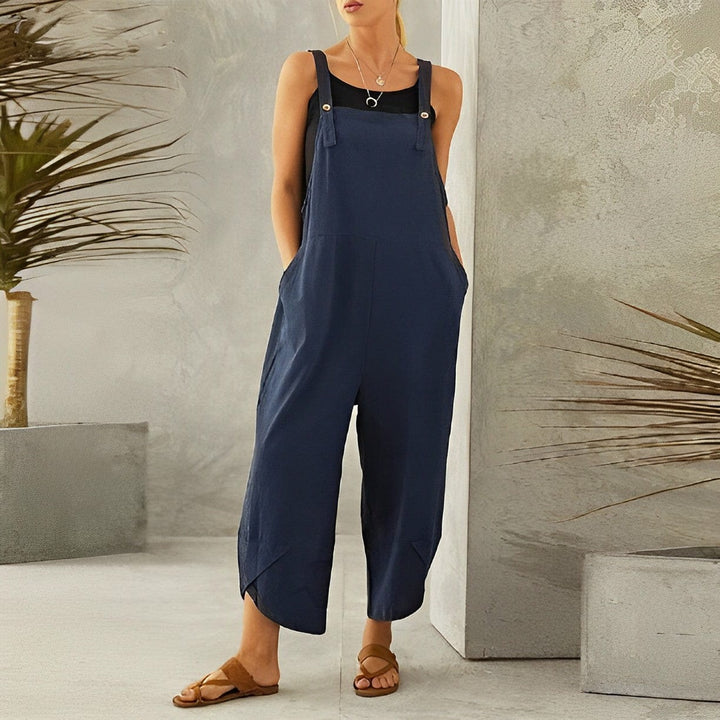 "Lässige Sommer-Latzhose Damen aus Baumwolle, blau, verstellbare Träger, sommerlicher Freizeitlook, bequem und stilvoll."