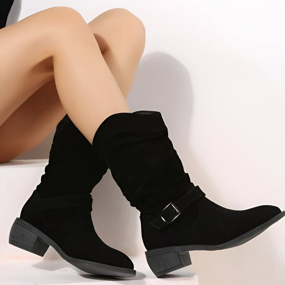 "Lässige Stiefel mit rundem Zeh und niedrigem Absatz aus Kunst-Wildleder, ideal für Komfort und Stil im Herbst."