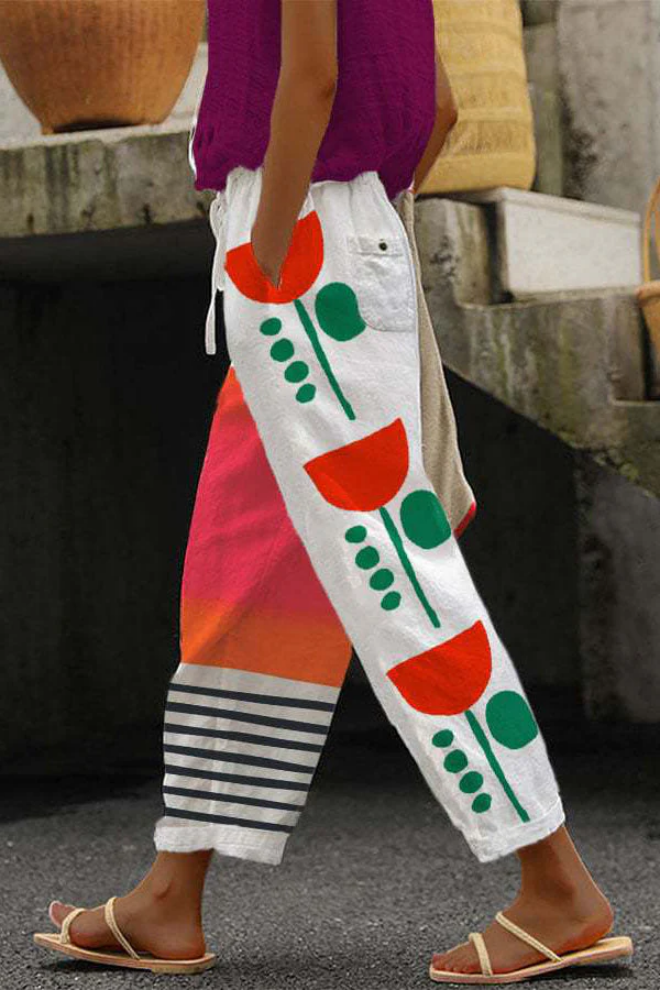 "Lässige weiße Damenhose mit Knopf, Taschen und bedrucktem Muster für Komfort und Stil."