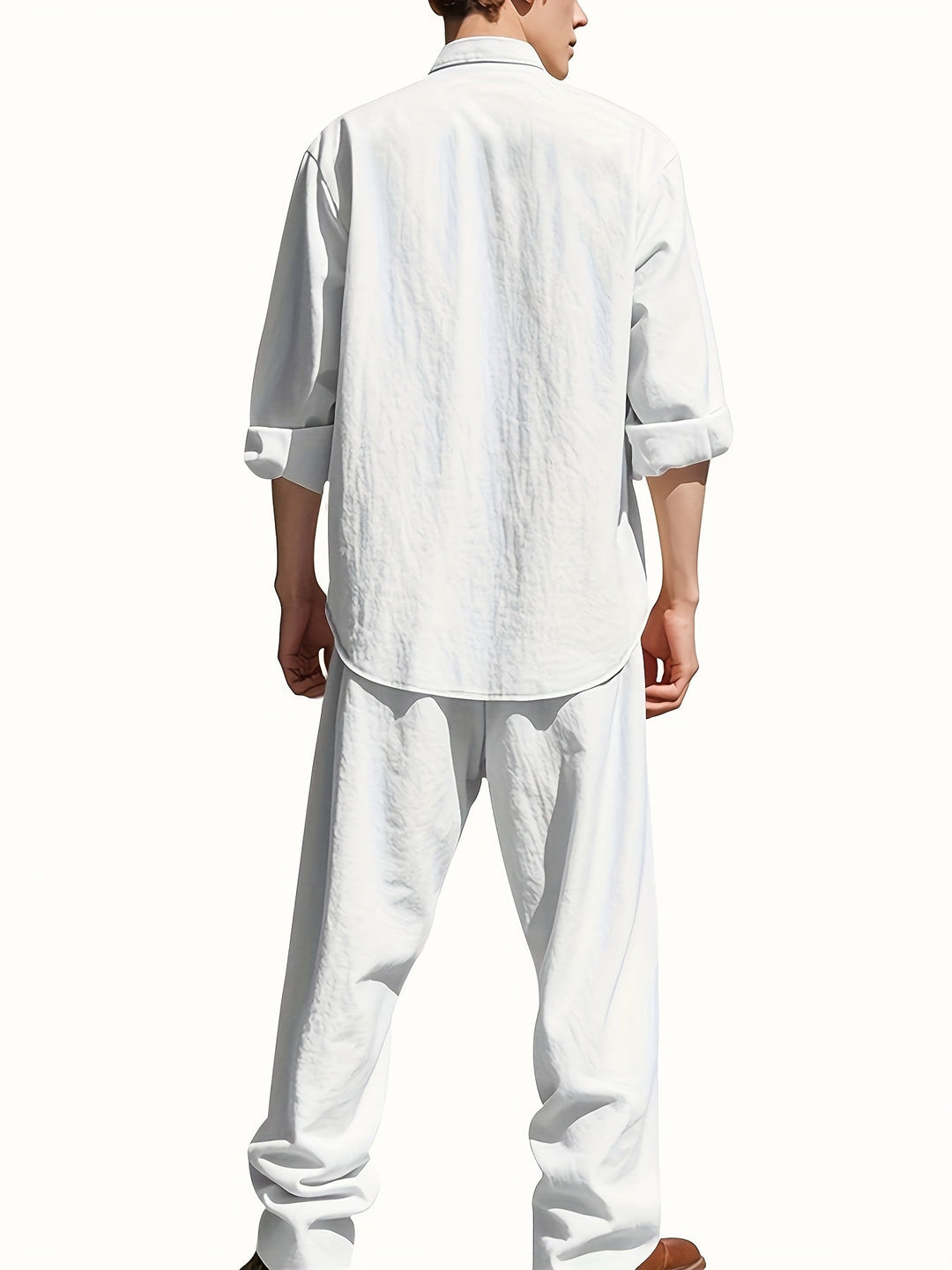 "Lässiges Herren Leinenset, modern geschnitten, atmungsaktiv, in Naturfarbe, ideal für Sommer, vielseitig kombinierbar."