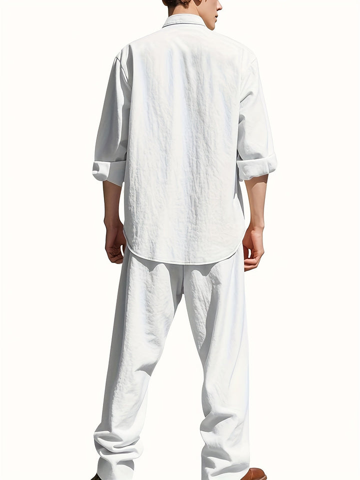 "Lässiges Herren Leinenset, modern geschnitten, atmungsaktiv, in Naturfarbe, ideal für Sommer, vielseitig kombinierbar."