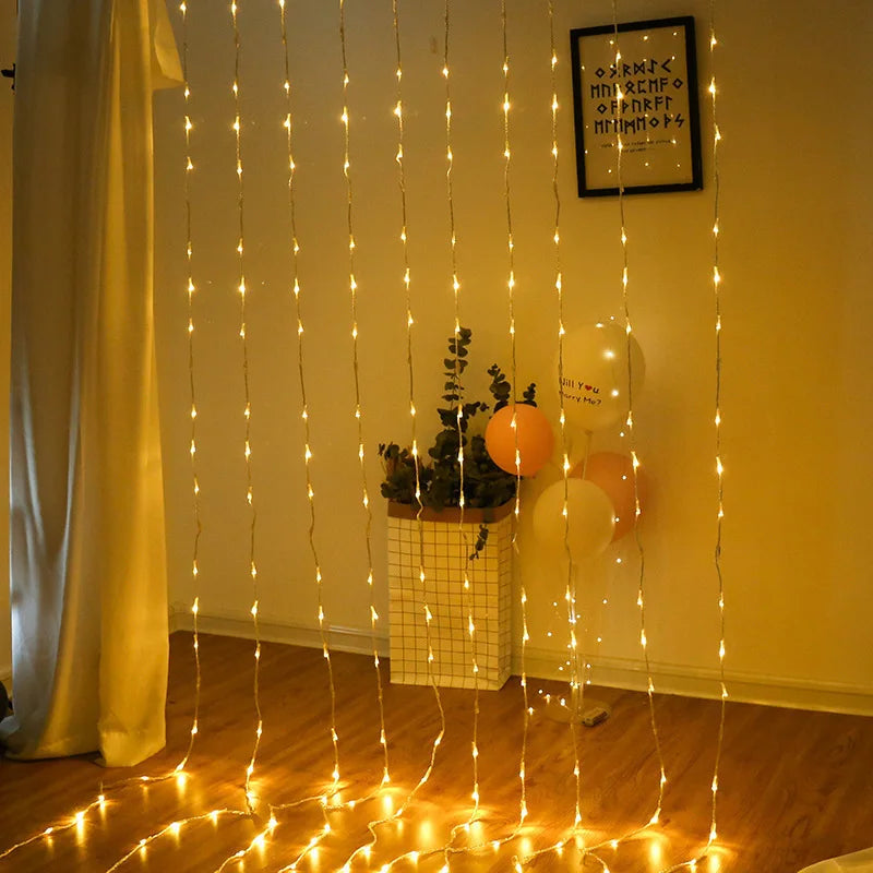 LED Lichtervorhang mit Farbwechsel für stimmungsvolle Dekoration, ideal für Fenster und Wände, einfache Montage.