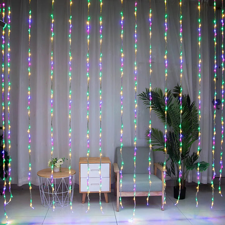 LED Lichtervorhang mit Farbwechsel für stimmungsvolle Dekoration, ideal für Fenster und Wände, einfache Montage.