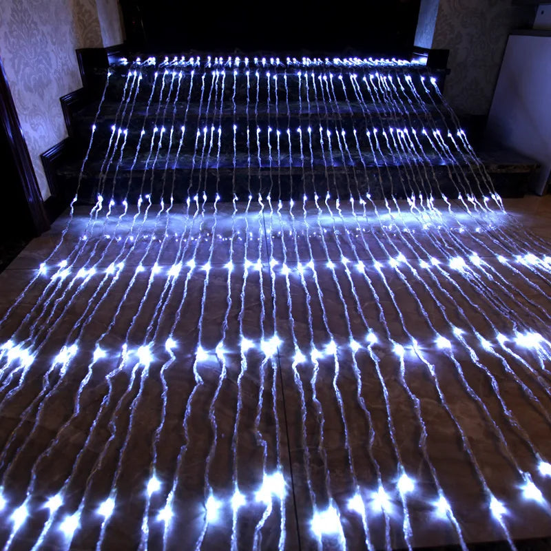LED Lichtervorhang mit Farbwechsel für stimmungsvolle Dekoration, ideal für Fenster und Wände, einfache Montage.