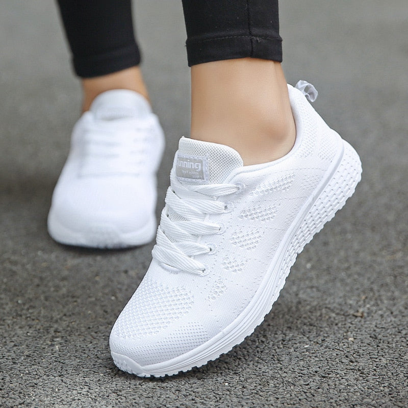 Leichte, atmungsaktive Damen Sneakers, modisches Design, extra große Sohle, ideal für Alltag und Sport, stilvoller Look.