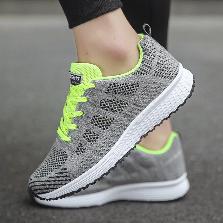 Leichte, atmungsaktive Damen Sneakers, modisches Design, extra große Sohle, ideal für Alltag und Sport, stilvoller Look.