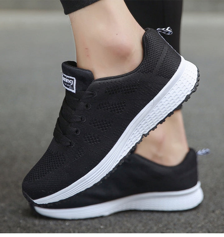 Leichte, atmungsaktive Damen Sneakers, modisches Design, extra große Sohle, ideal für Alltag und Sport, stilvoller Look.
