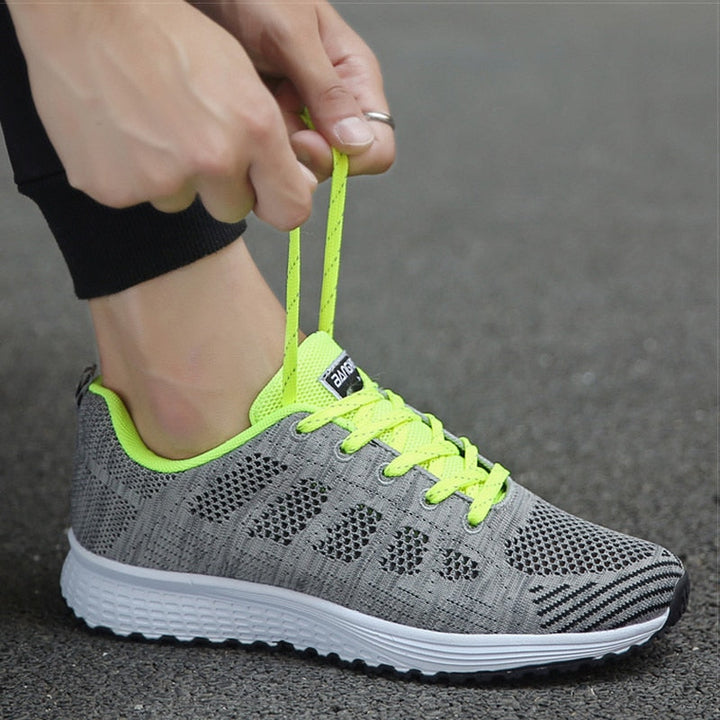 Leichte, atmungsaktive Damen Sneakers, modisches Design, extra große Sohle, ideal für Alltag und Sport, stilvoller Look.