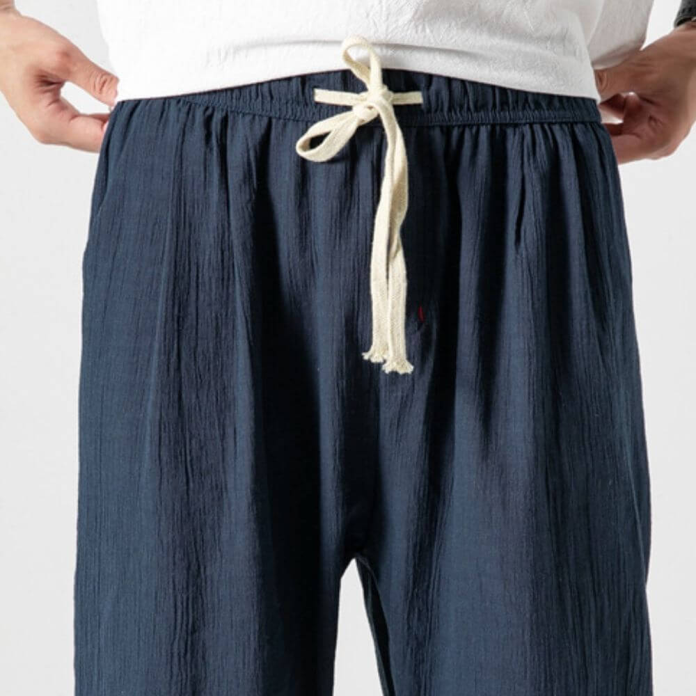 Leichte atmungsaktive Herren Komforthose aus Baumwolle und Leinen, ideal für Sommer, in verschiedenen Farben erhältlich.