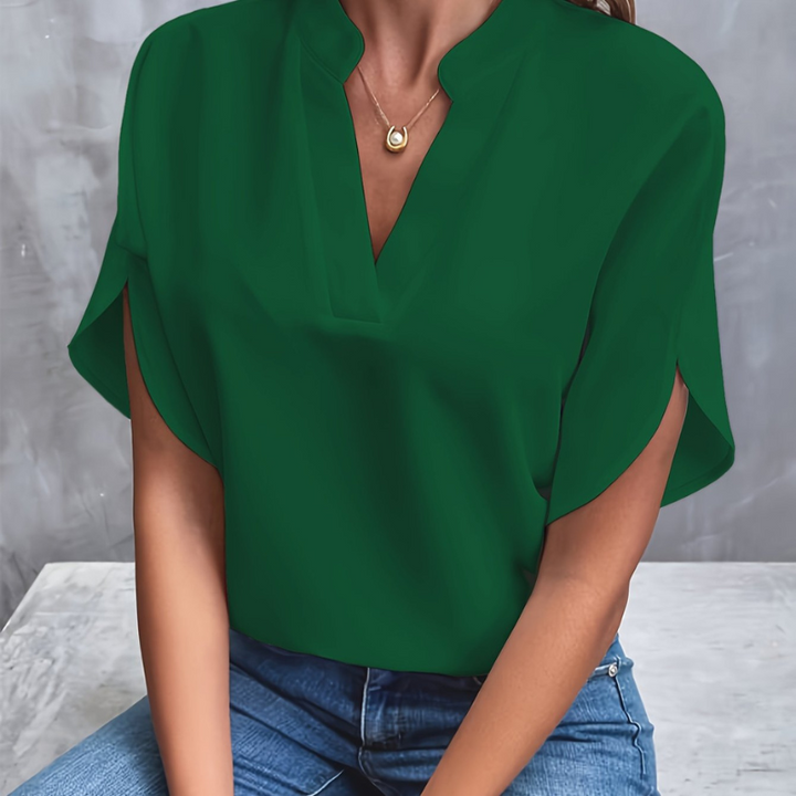 "Leichte Damen Sommerbluse mit elegantem Design, hellblau, leicht und atmungsaktiv, ideal für vielseitige Sommerlooks."