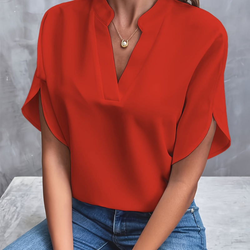 "Leichte Damen Sommerbluse mit elegantem Design, hellblau, leicht und atmungsaktiv, ideal für vielseitige Sommerlooks."